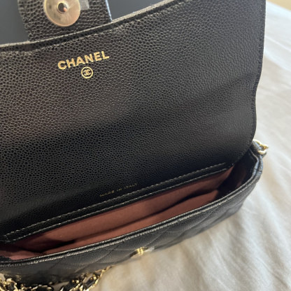 大人可愛い【CHANEL】マトラッセ フラップ フォンケース